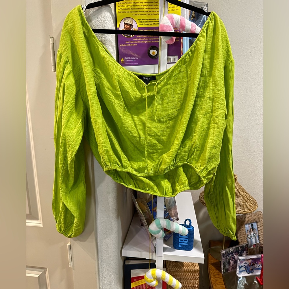 F2 Green Long Sleeve Billowy Crop Top